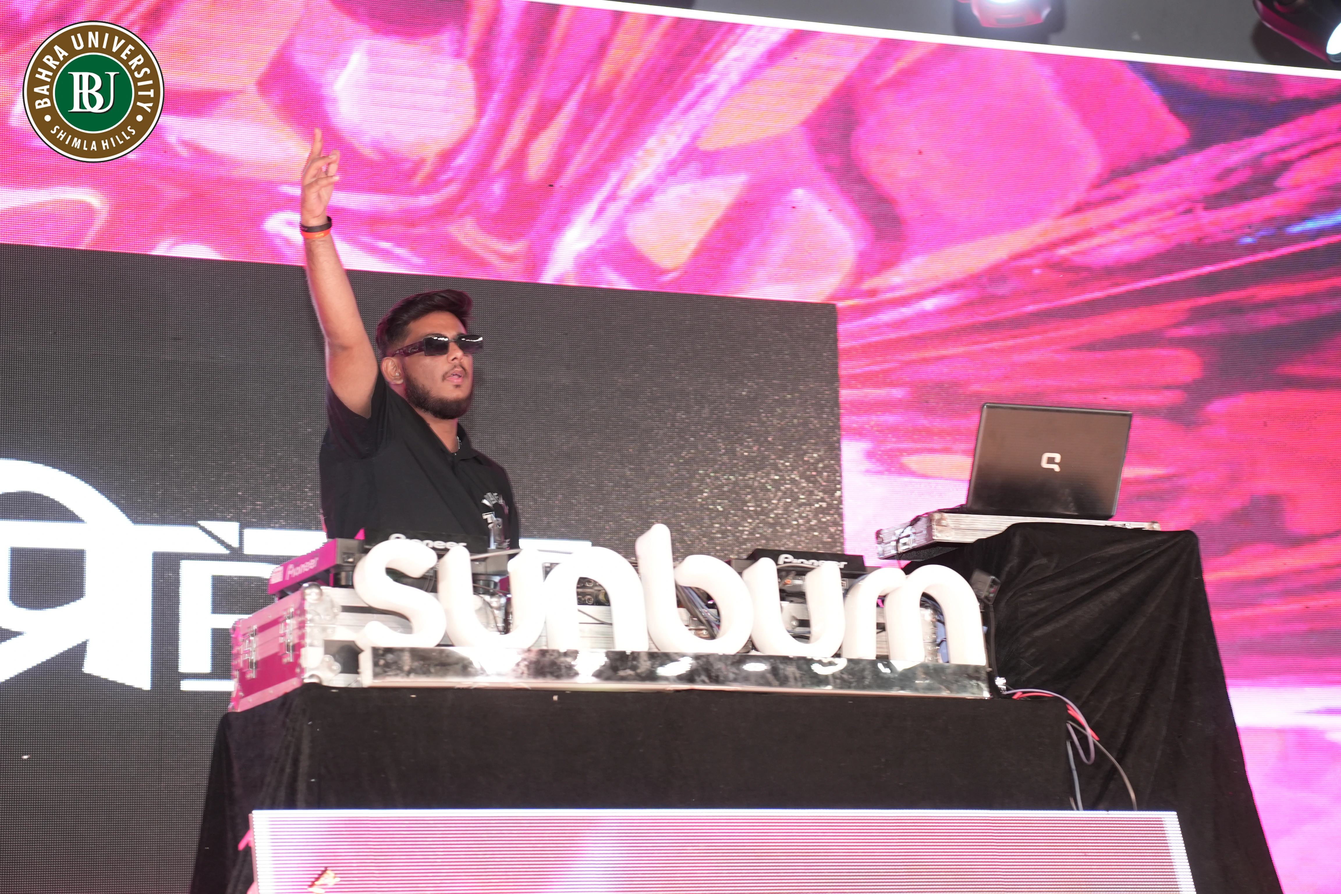 EK SHAM KALAKAARO KE NAAM